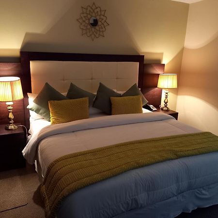 Hotel Golosone Амбато Екстериор снимка