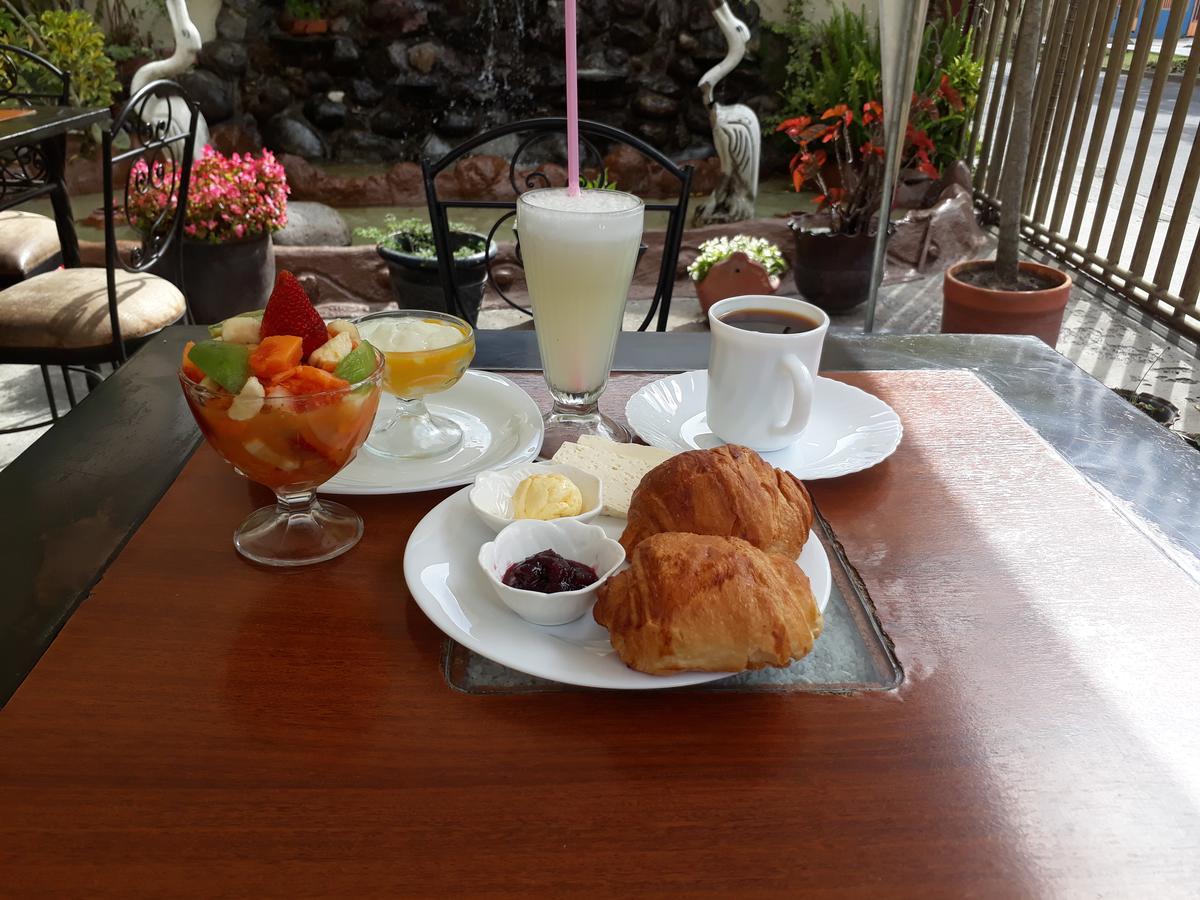 Hotel Golosone Амбато Екстериор снимка